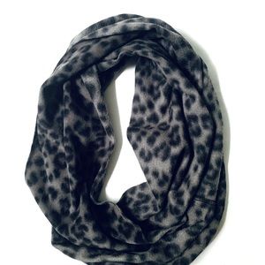 🌺 Old Navy Infinity Scarf